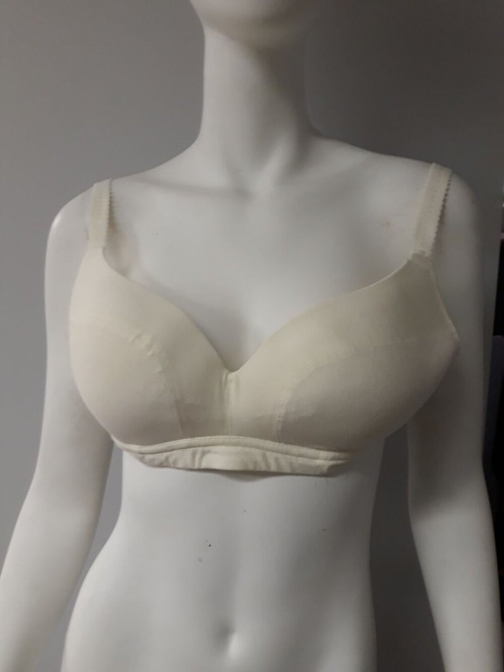 Bradelis New York Women's New York Bra Beige Size 30 B NEW WITHOUT TAGS!